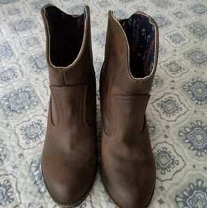 Women's Ankle Boot, size 7